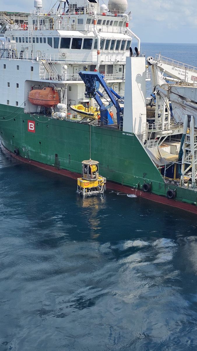 Subsea structure being deployed from a construction vessel